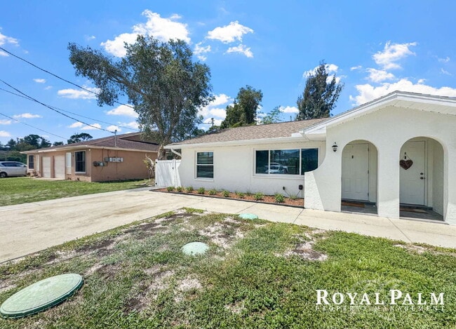 Photo - 2 Bed / 1 Bath | Fort Myers | Spring Into This One and Save $500 APPLY BY MAY 15!