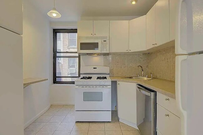 141 W 10th St Unidad 16