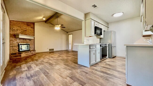 Photo - 3717 102nd St