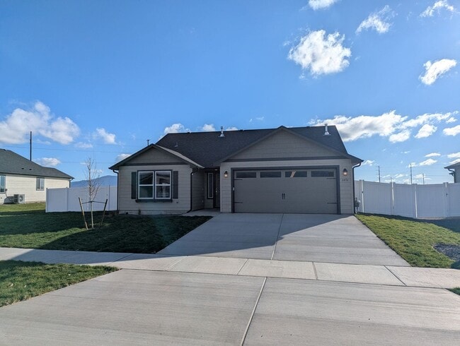 Building Photo - New Construction 3 bedroom 2 bath home for rent in The Hollice Woods!