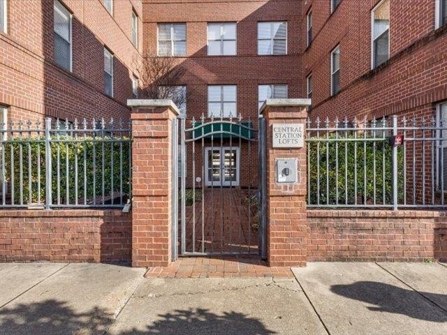 Building Photo - 580 S Main St