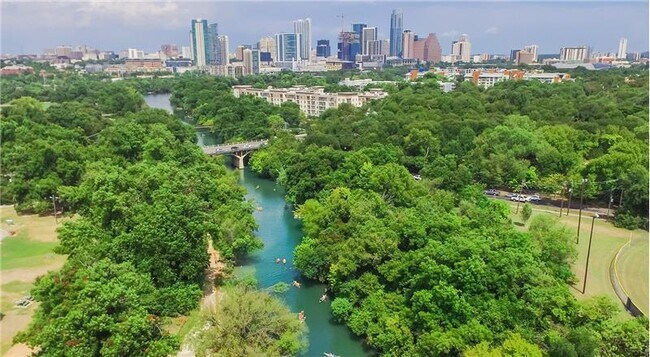 Photo - 6001 Ed Bluestein Blvd Unidad B8-2