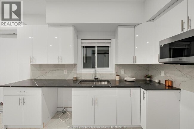 Photo - 663 Alexandrine St