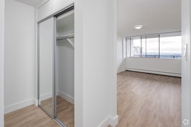 1BR, 1BA - 788SF - Bedroom