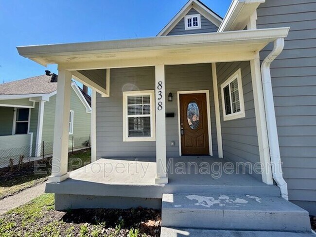 Photo - 838 N Temple Ave