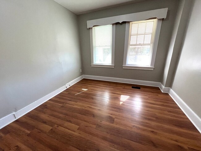 Photo - 512 Maple St