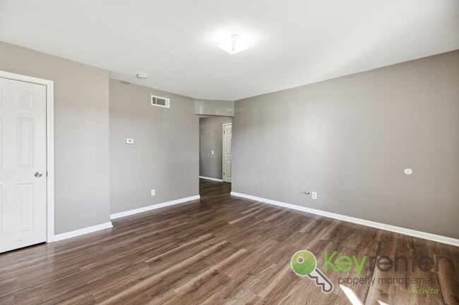 Photo - Charming 2bd/1ba close to local shopping and restaurants!