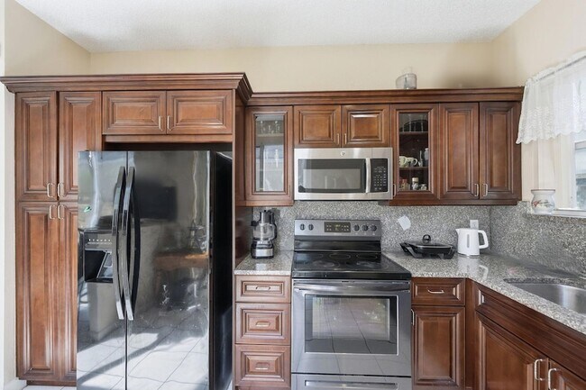 Photo - 1239 Sussex St