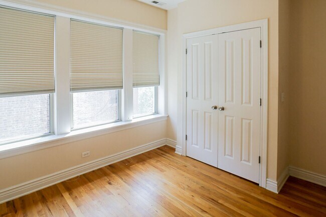 Photo - 1208 W Waveland Ave Unit 3