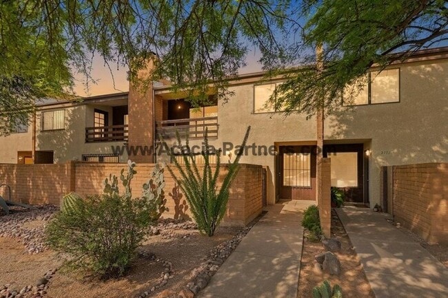 Building Photo - Spacious Three Bedroom/Three Bath Townhome