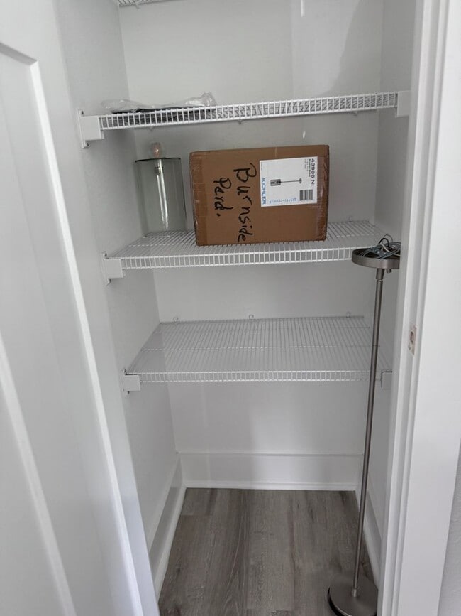 Photo - 997 Burnside Rd