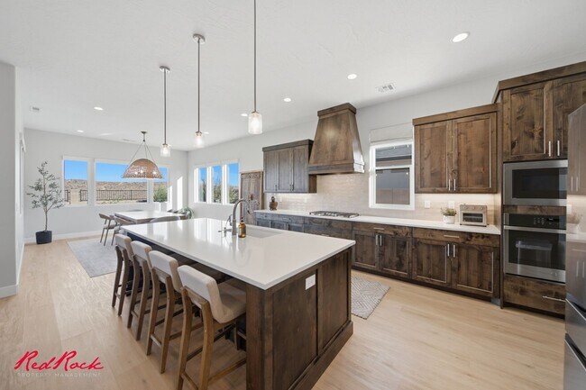 Photo - 4 Bedroom Home with Gorgeous Views