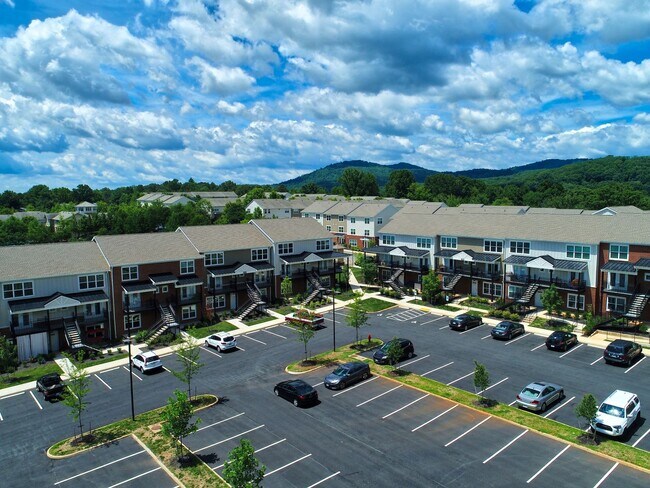 Photo - 2 bedroom Townhouse- with side balcony - A... Unidad #201