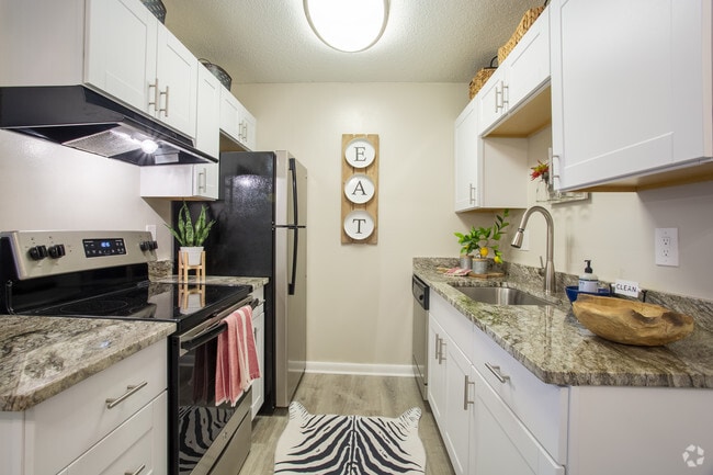 1HAB, 1BA - Country Club Apartments