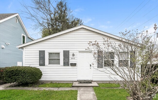 View of the front! - 1902 E Calvert St Rental