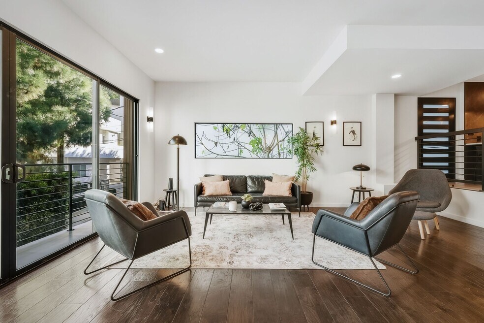3601 Dixie Canyon Pl
