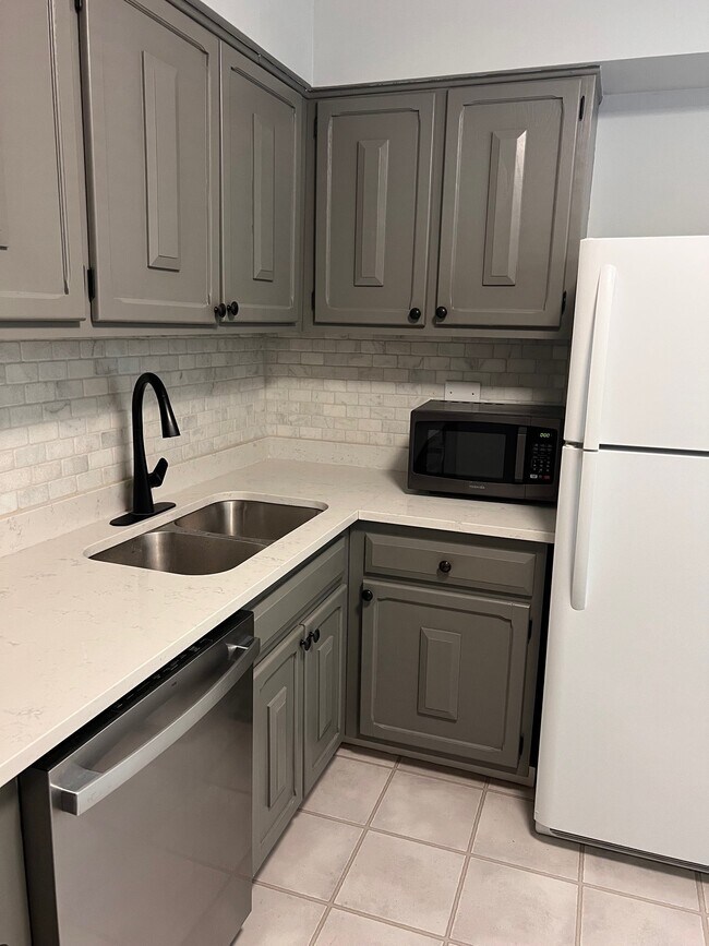 Photo - 707 Falcon Dr