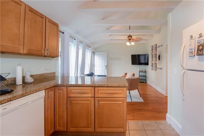 391 Aquidneck Ave