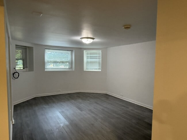Photo - 2301 W Montrose Ave Unit B