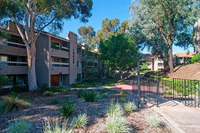 Building Photo - 10425 Caminito Cuervo Unit #210