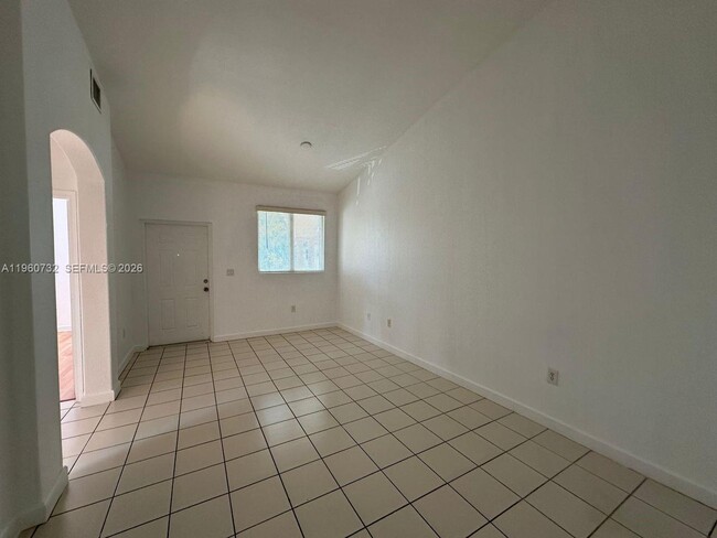Photo - 1568 SE 26th St Unidad 200