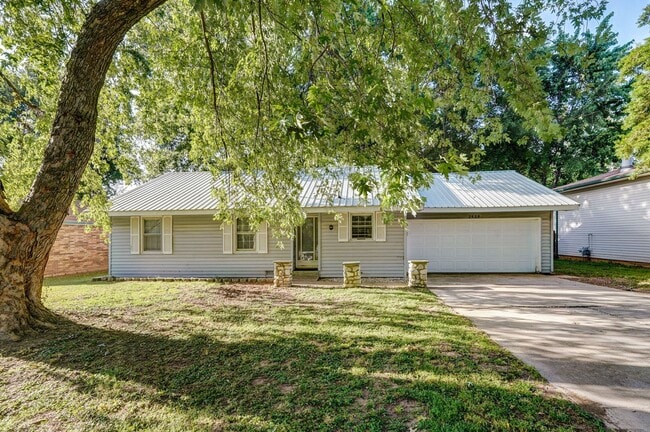 Charming 3 Bedroom House in Springfield! - Charming 3 Bedroom House in Springfield!