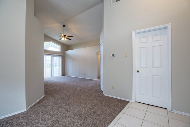 Photo - 338 Lakebreeze Cir