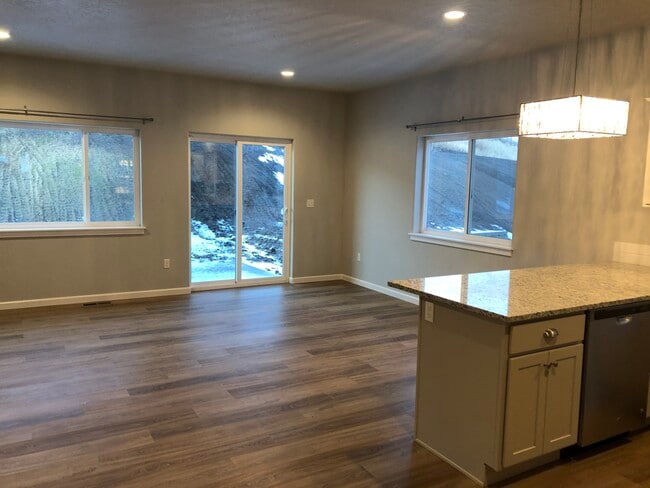 Photo - 1358 SW Center St Unit 1