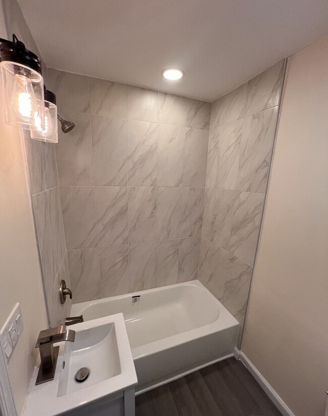 Remodeled 2 bed, 1 bath with laundry