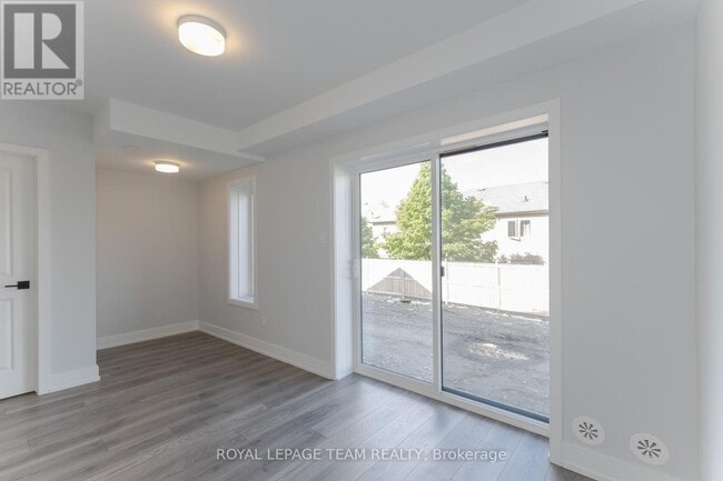Photo - 748 Kinstead Private