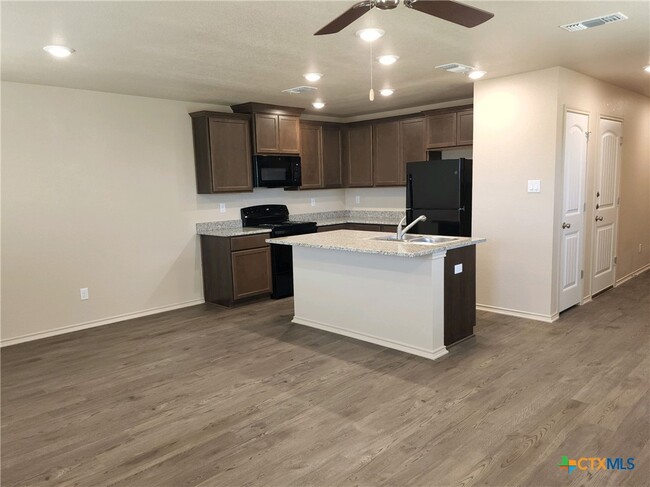 Photo - 1704 Montell St