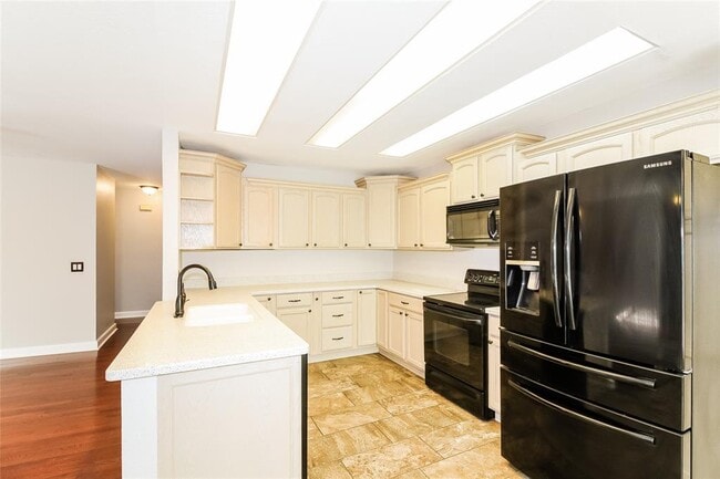 Photo - 2020 Sunflower St