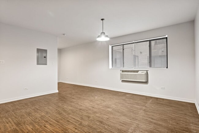 Photo - 5410 N Winthrop Ave