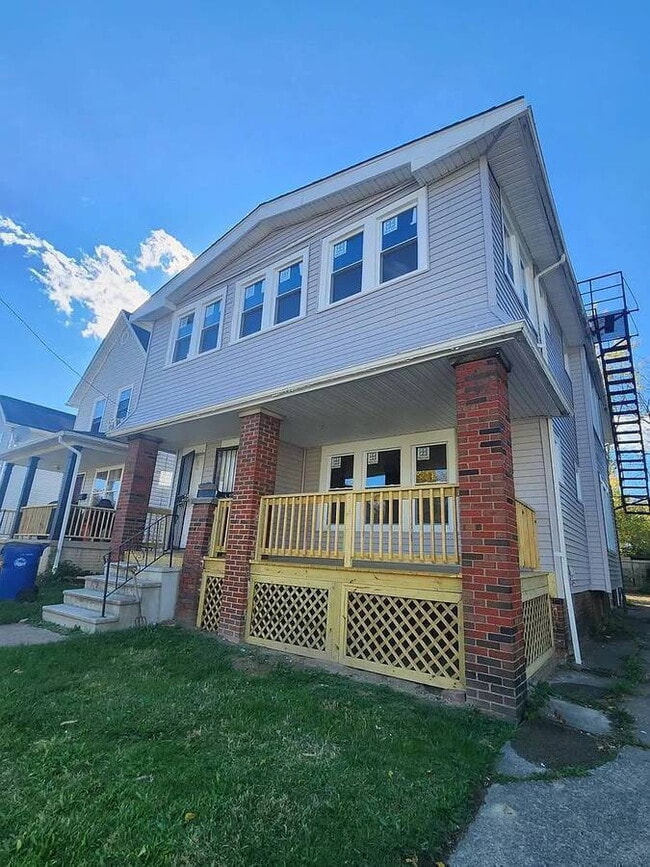 Building Photo - 3658 E 143rd St Unit 2