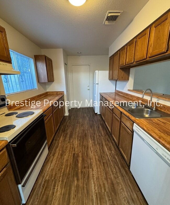 Photo - 3/2 Charming Northwest Home!