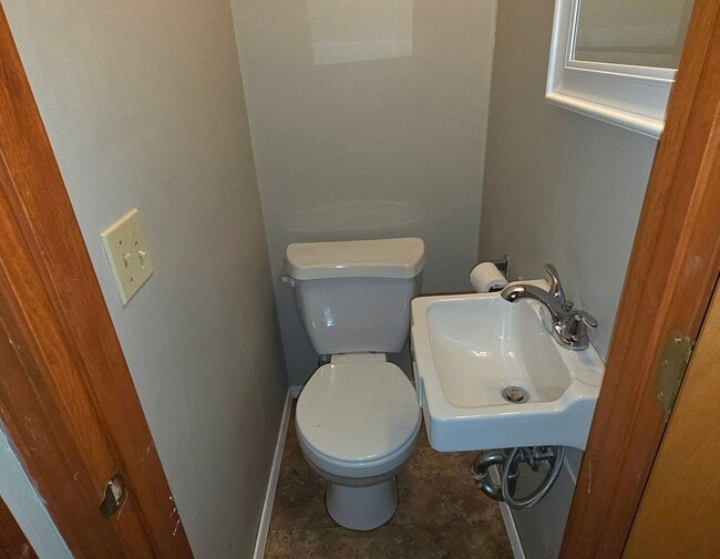 Photo - 3 Bedrooms 2 Bathrooms for $1,250! Roundtree area!