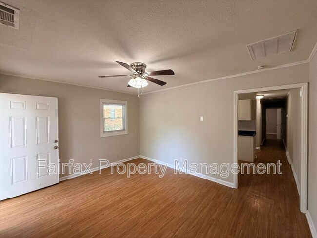 Photo - 2418 Owen St Unidad A
