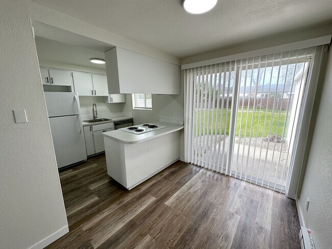 Photo - 409 Benham St Unidad 409 Banham St. #D