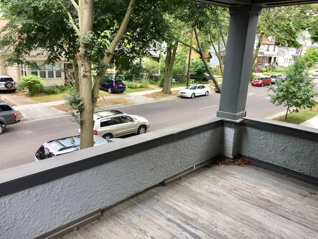 Covered Porch - 1140 Jenifer St Unit #2