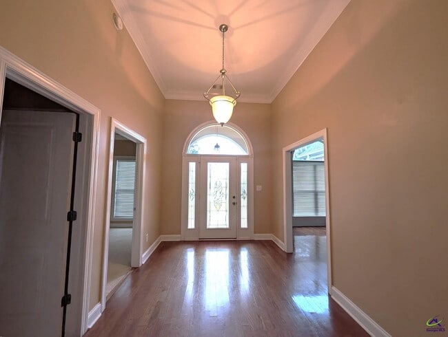 Photo - 140 Wessex Dr