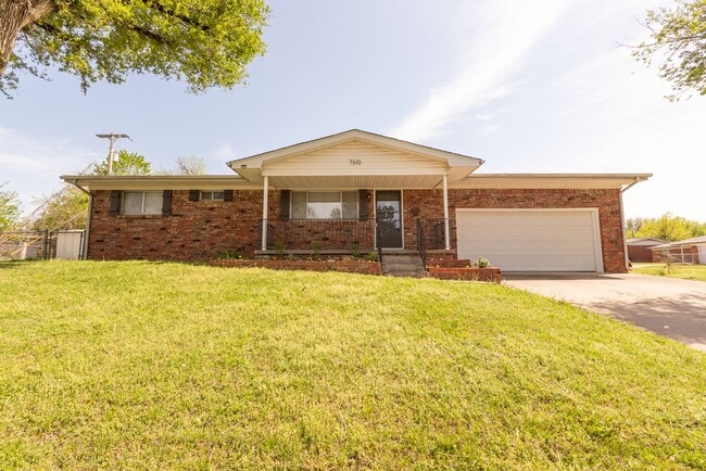 Photo - 3 Bed 1.5 Bath in Great Midtown Location!