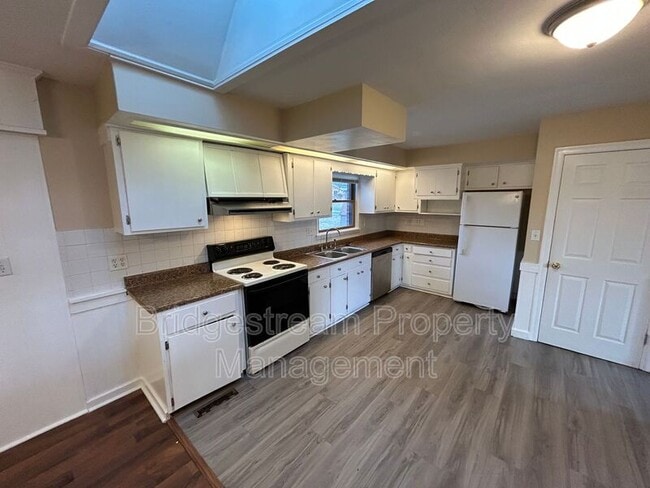 Photo - 7541 Mintwood Ave