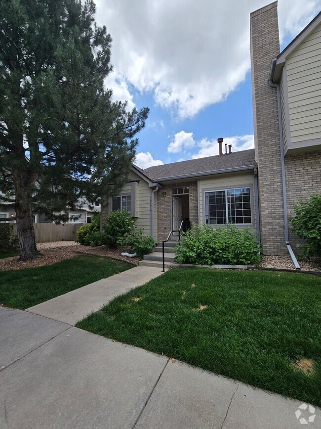 Building Photo - Great 3 bedroom townhome