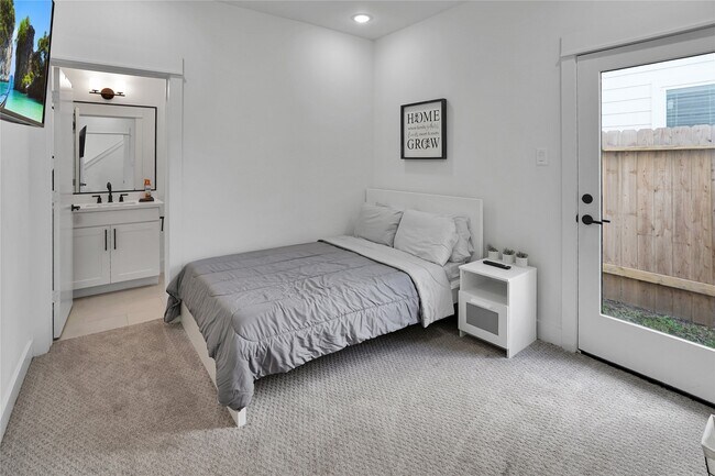 Photo - 2711 Rosalie St