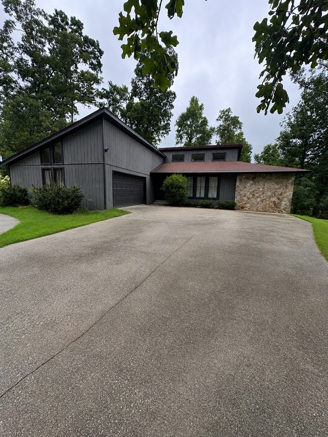 Building Photo - 7083 Parkarms Ct