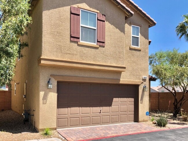 Building Photo - Beautiful  3Bed/3Bath home with a Loft nes...