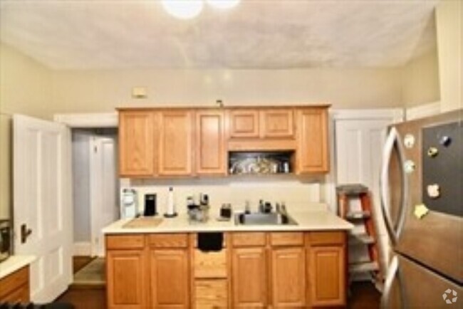 Building Photo - 356 Dorchester St Rental