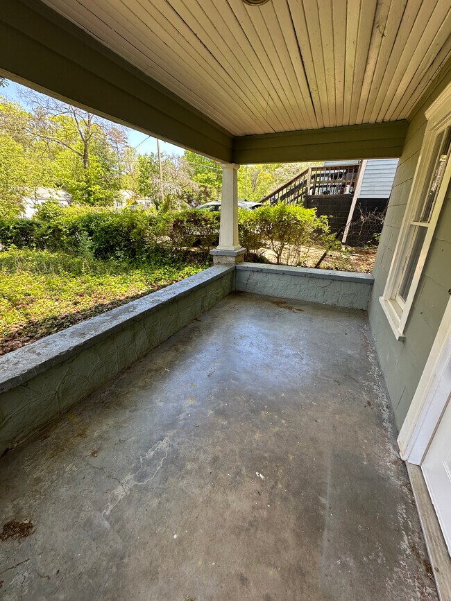 Photo - 1727 Pennington Pl SE