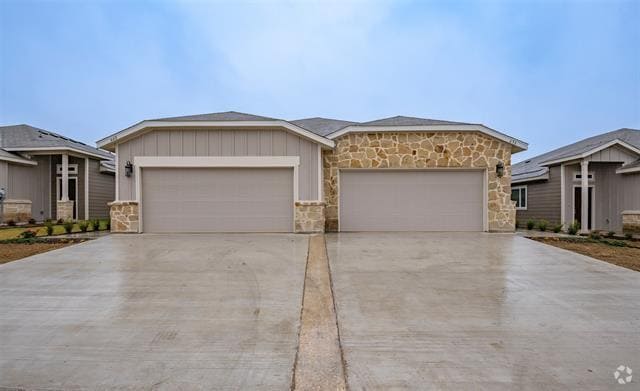 Building Photo - 660 Wheatfield Dr Rental