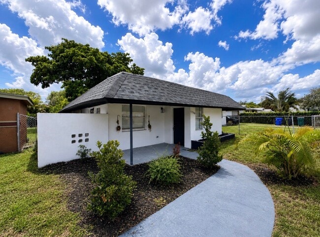 Photo - 1708 NW 7th St